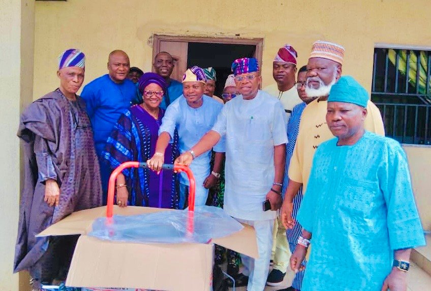 Ogun 2027: House of Reps Aspirant, Oluwatade Empowers PDP Secretariat with Generator Gift
