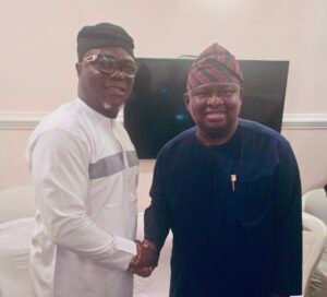 Ogun PDP Suffers Setback as PDP Chieftain Olaseni Salako Support Groups Join APC, Unite Behind Yayi