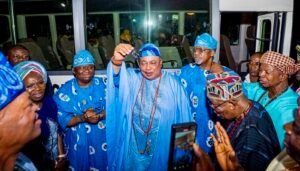Yayi Donates 30-Seater Bus to Remo Traditional Council, Pledges Equitable Development Across Ogun